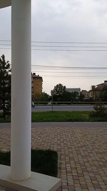 КРАСИВЫЙ ФОНТАН В НАШЕМ  ДВОРЕ