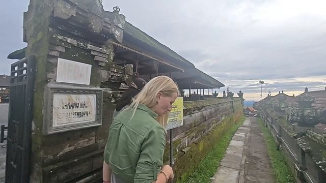 31.00 ХРАМ / БАЛИ смотреть онлайн