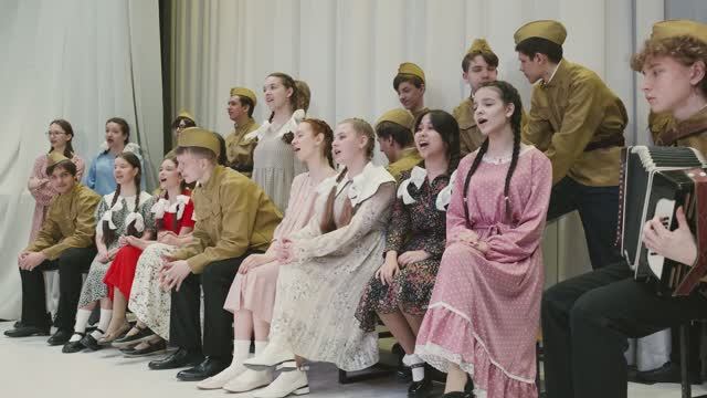 Ансамбль "Вдохновение" и ансамбль "Аккорд" - М. Фрадкин, сл. Е. Долматовского "Случайный вальс" смотреть онлайн