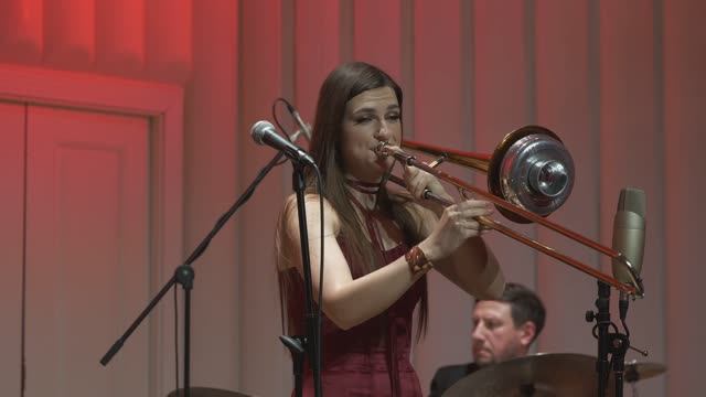 АНАСТАСИЯ ИВАНОВА. CARAVAN смотреть онлайн