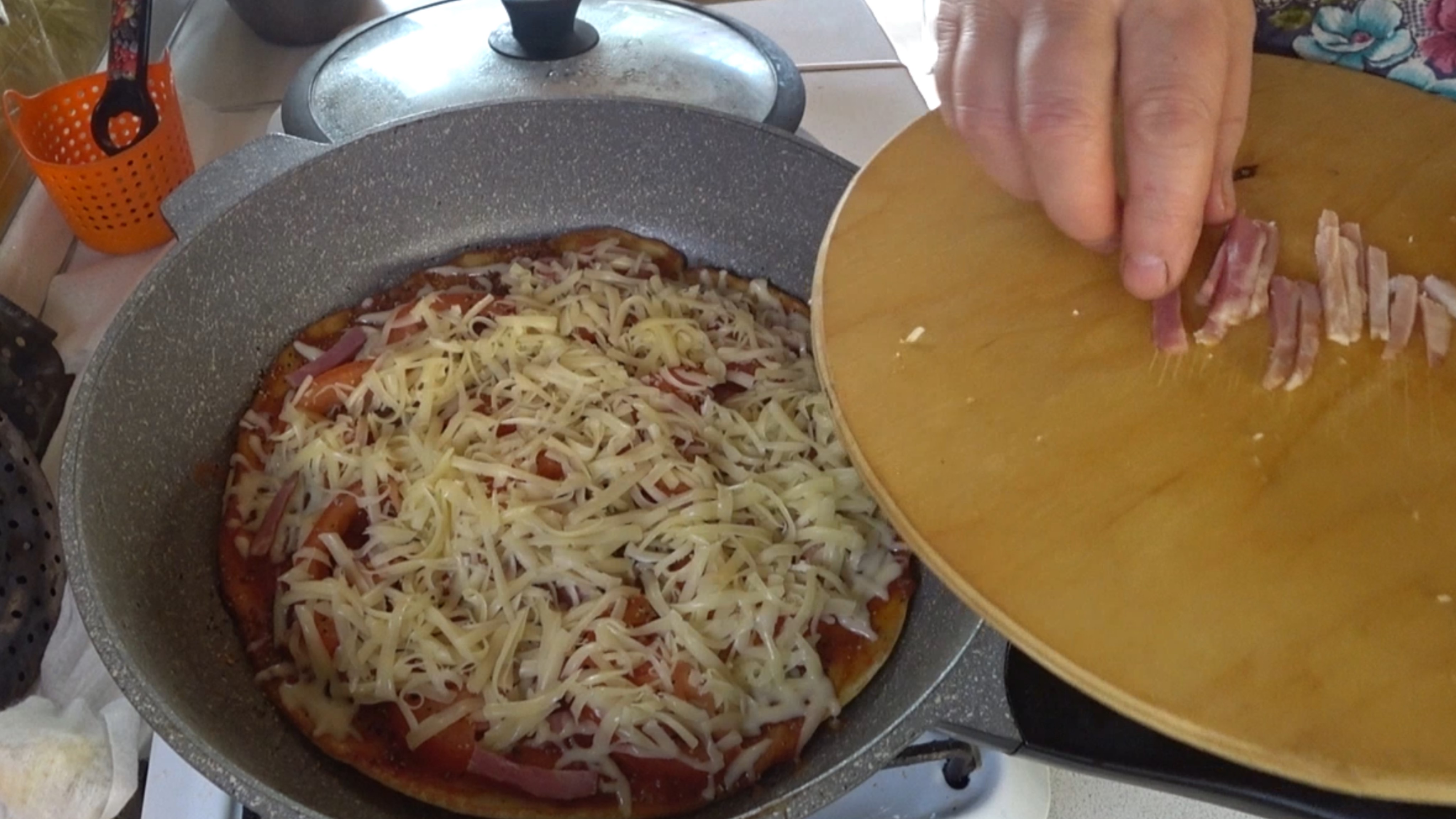 Пицца на сковороде. Проверяем рецепт. Готовим и пробуем. смотреть онлайн