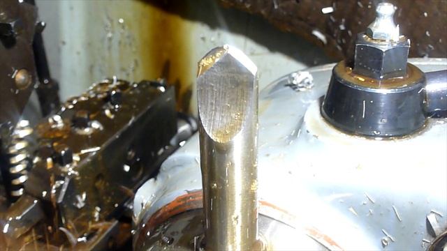 Токарный автомат PMT A25 (Traub A25) точение детали с применением устройства продольного точения.