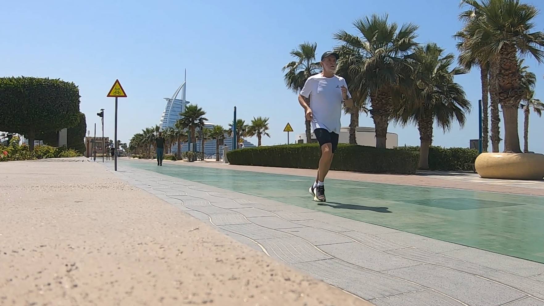 Бег за впечатлениями. 
ДУБАЙ ОАЭ. БЕГОВАЯ ДОРОЖКА БУРДЖ АЛЬ АРАБ - ПЛЯЖ ДЖ