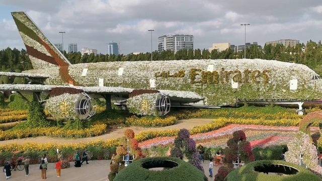 Самолёт в цветах в Dubai Miracle Garden, г. Дубай