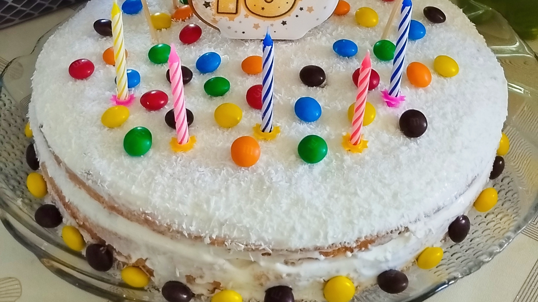 Бисквит со сметанным кремом и ананасом.