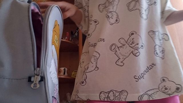 Саша и Алёна собираются в садик