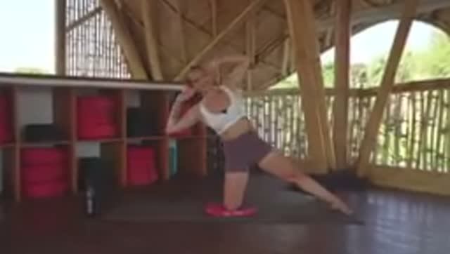 12 MIN PILATES смотреть онлайн