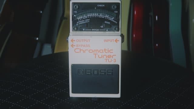 BOSS TU-3 CHROMATIC TUNER, Обзор на Гитарный Тюнер! Применение Как Сплиттер Сигнала смотреть онлайн