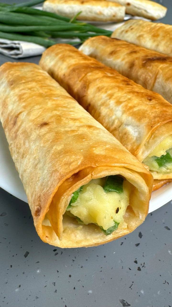 Когда лень возиться с тестом, а пирожков хочется! Ленивые пирожки с картошкой! смотреть онлайн