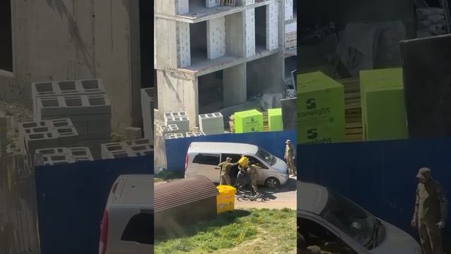 В Луцке петухи в масках похитили курьера сделав засаду на живца смотреть онлайн