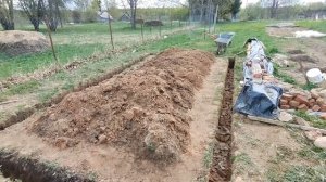 Строительство фундамента для теплицы.mp4