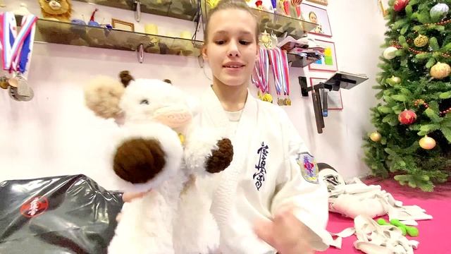 Поделки наших спортсменов - Вязанный Бычок своими руками