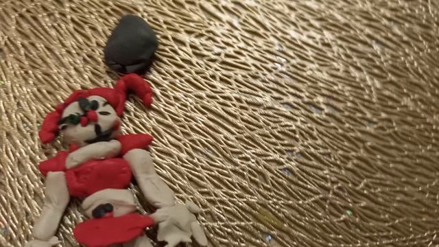 слепил цирковую бейби из пластилина