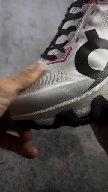 Спортивная модель On Cloudmonster Hyper смотреть онлайн