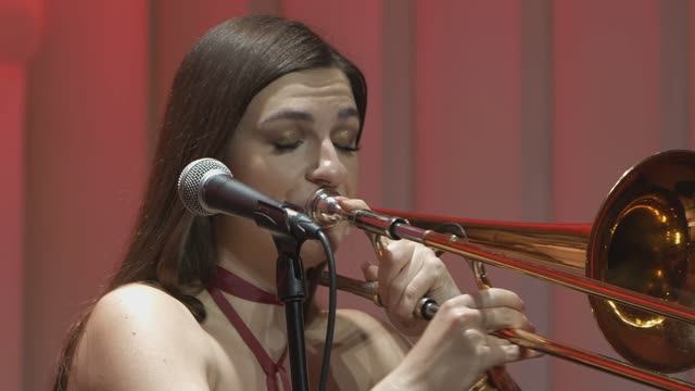 АНАСТАСИЯ ИВАНОВА. SWEET GEORGIA BROWN смотреть онлайн