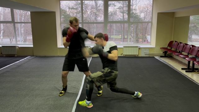 НОВИЧКАМ в БОКСЕ, как боксировать с высоким соперником.