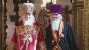 Награждение Патриархом Кириллом протоиерея Владимира Чувикина в Успенском Соборе Кремля