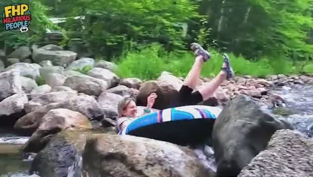 Смешная и уморительная жизнь людей 😆 ПОПРОБУЙТЕ НЕ СМЕЯТЬСЯ 😂 смотреть онлайн