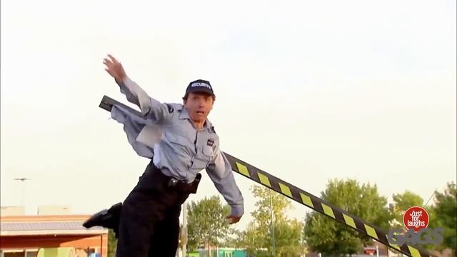 Движущийся мусорный бак, летающие парковщики и многое другое! смотреть онлайн