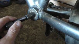 Как легче снять шатуны с каретки велосипеда и также одевать?