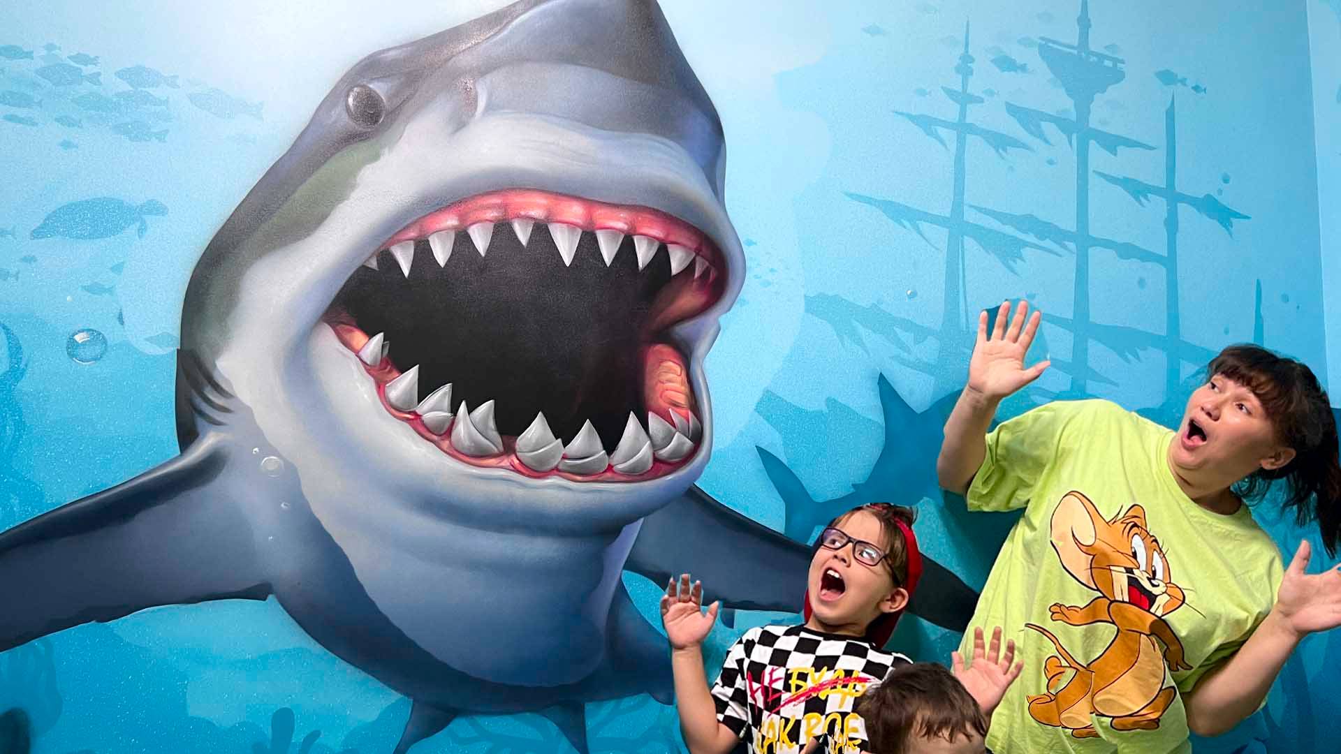 Брозаврики играют в детском парке Всей семьей отдыхаем в парке иллюзий смотреть онлайн