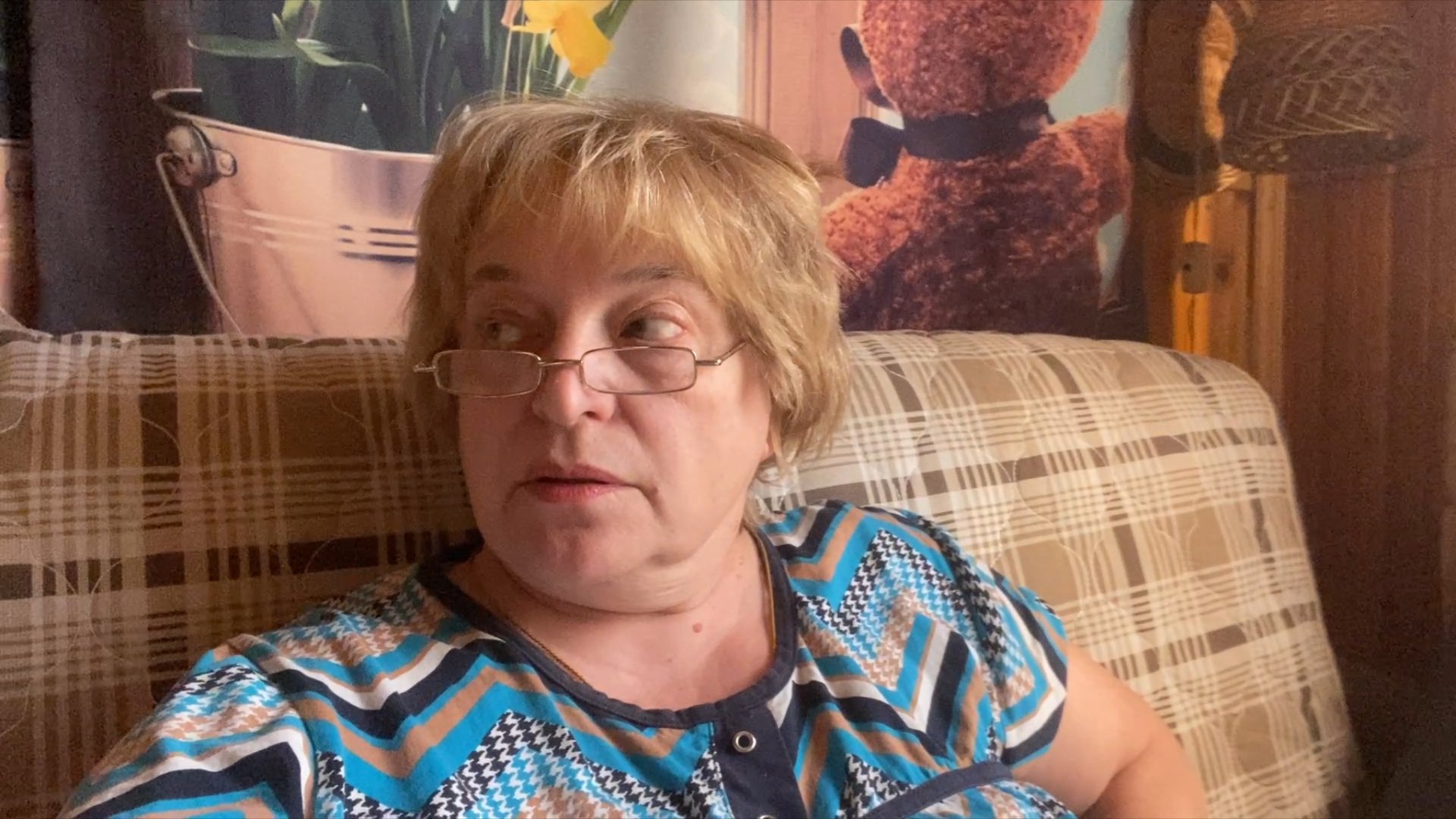 Кто там скребётся ? В снегомай хочется вкусненького и пересадить орхидеи. Ну и пройтись по магазинам смотреть онлайн