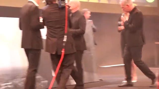 Брюс Уиллис в Берлине на 30 лет компании LR смотреть онлайн