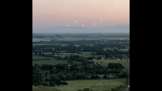 Группа НЛО, замеченная одновременно в ЮАР, Перу и США, 12 января 2025. смотреть онлайн