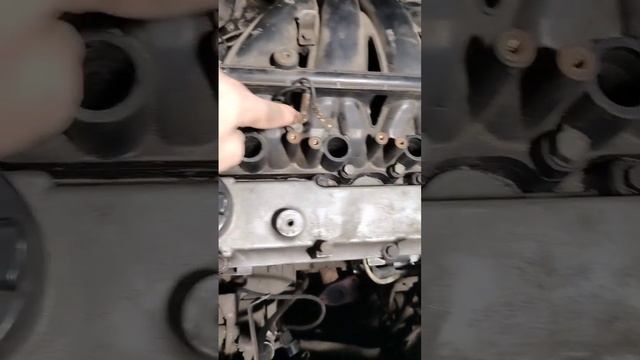 Как снять впускной коллектор двигатель 4G64 Mitsubishi chariot 😵_💫УФФФ ни все так просто. смотреть онлайн