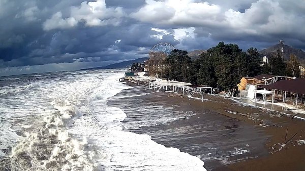 Шторм. Пляж Лазаревское