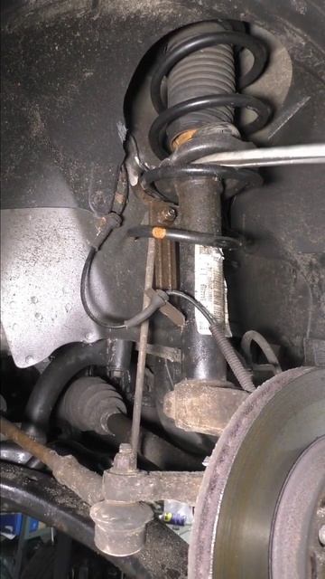 Проверка неисправной пружины амортизатора . смотреть онлайн