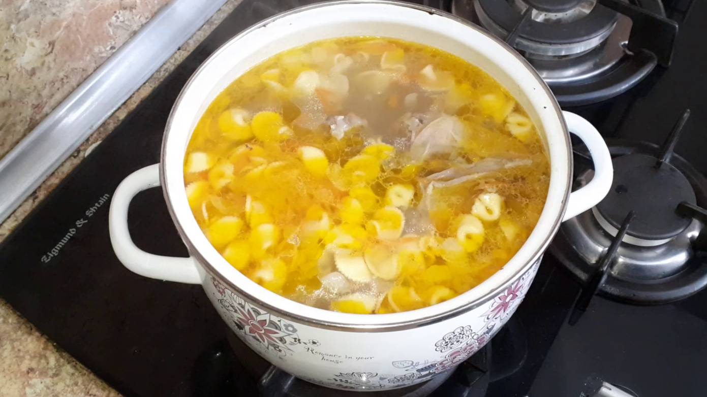 КУРИНЫЙ ПОЛЕЗЕНЫЙ СУП С ЛАПШОЙ КЕСПЕ. Какой вкусный суп приготовить на обед? Рецепт вкусного супа. смотреть онлайн