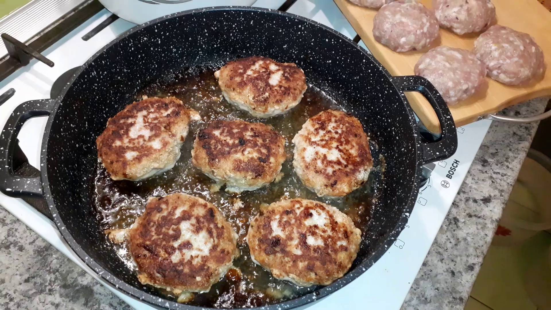 Рецепт сочных котлет без картофеля и хлеба. Котлеты из свинины. смотреть онлайн