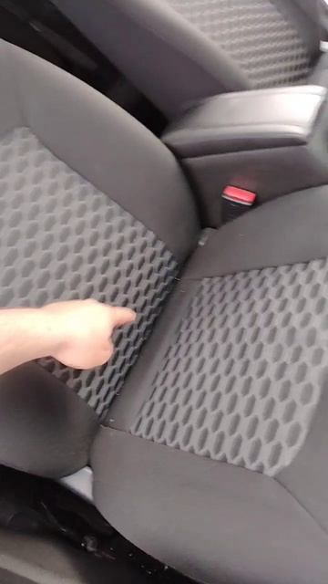 Вода в салоне, мокрый ковролин на пассажирской стороне