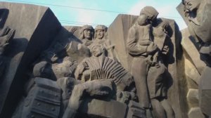 ПРОГУЛКА ПО БУЛЬВАРУ ГЕРОЕВ ВОВ.ГОРОД НОВОКУ3НЕЦК