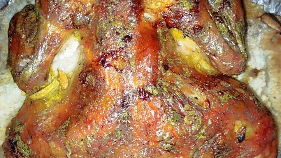 Сочная ароматная курочка приготовленная на соли в духовке! смотреть онлайн