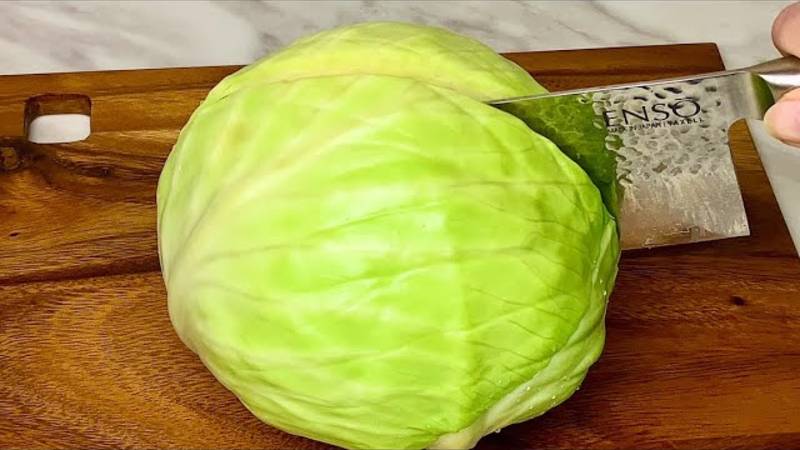 ПОТРЯСАЮЩАЯ КАПУСТА НА СКОВОРОДЕ! Просто СМЕШАЙТЕ ДОСТУПНЫЕ ингредиенты! Вкусный и быстрый ужин! смотреть онлайн