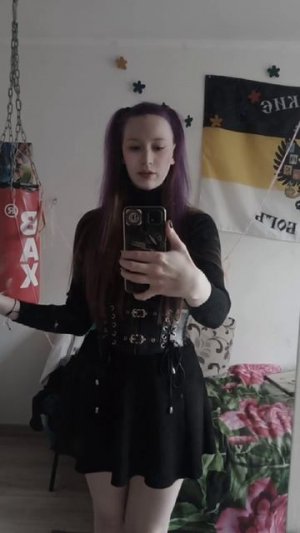 Я благодарю танцы не люблю. Ты ко мне ручонки не тяни.