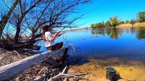 НАШЛА ДИКОЕ МЕСТО! ЗДЕСЬ ТОЛЬКО КРУПНЯК! РЫБАЛКА НА ПОПЛАВОК ВЕСНОЙ!