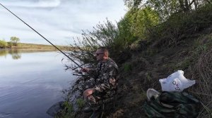 Рыбка просыпается. Первая  рыбалка в мае на реке. Нежданные трофеи на крючке.