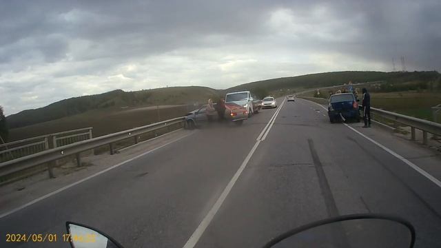 Авария, на абсолютно ровной дороге. смотреть онлайн