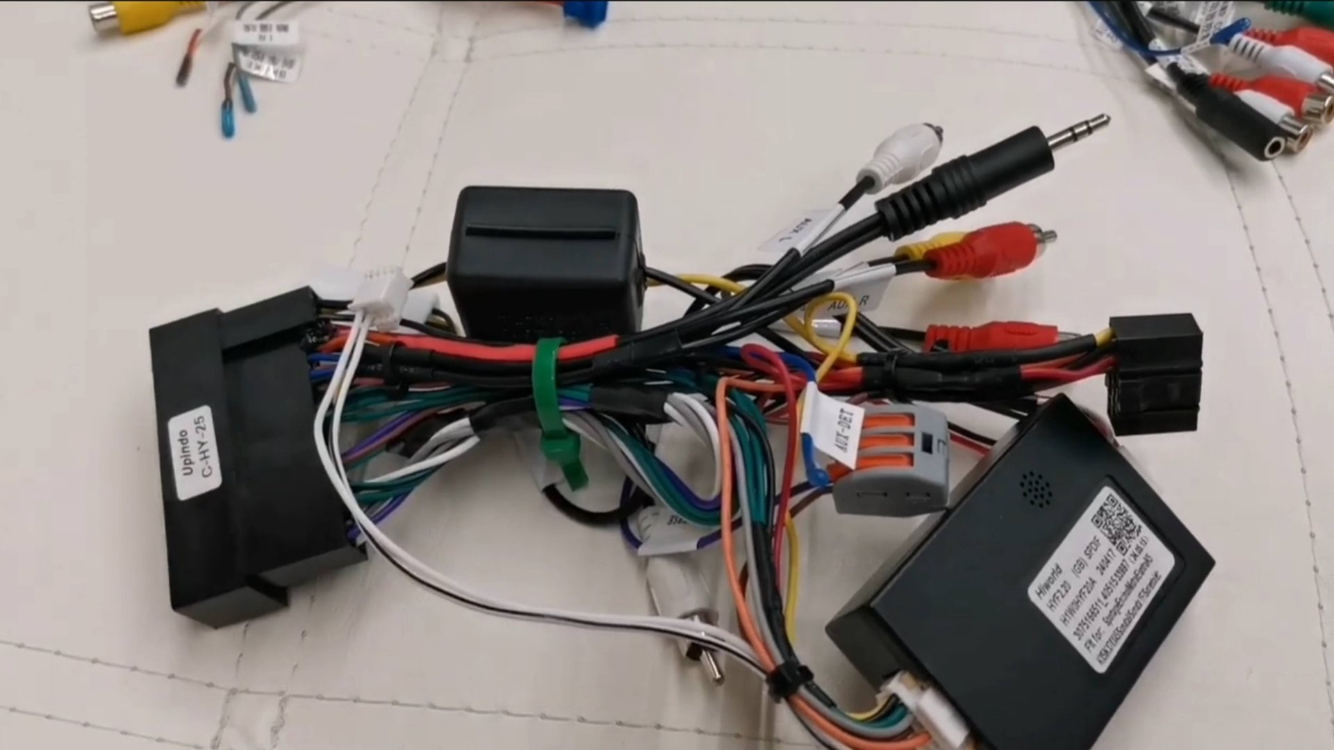 Кабели для подключения андроид-магнитолы на Hyundai i40 с навигацией.