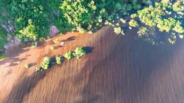 Спешил порадовать жену. Но ее не оказалось дома. Решил найти ее у подруги. Но то, что увидел там..