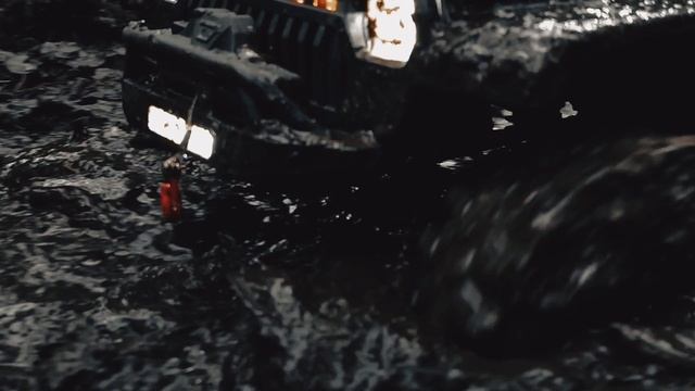 Бесстрашная поездка по бездорожью на радиоуправляемой джипе Leopard Crossrc EMO X4 смотреть онлайн