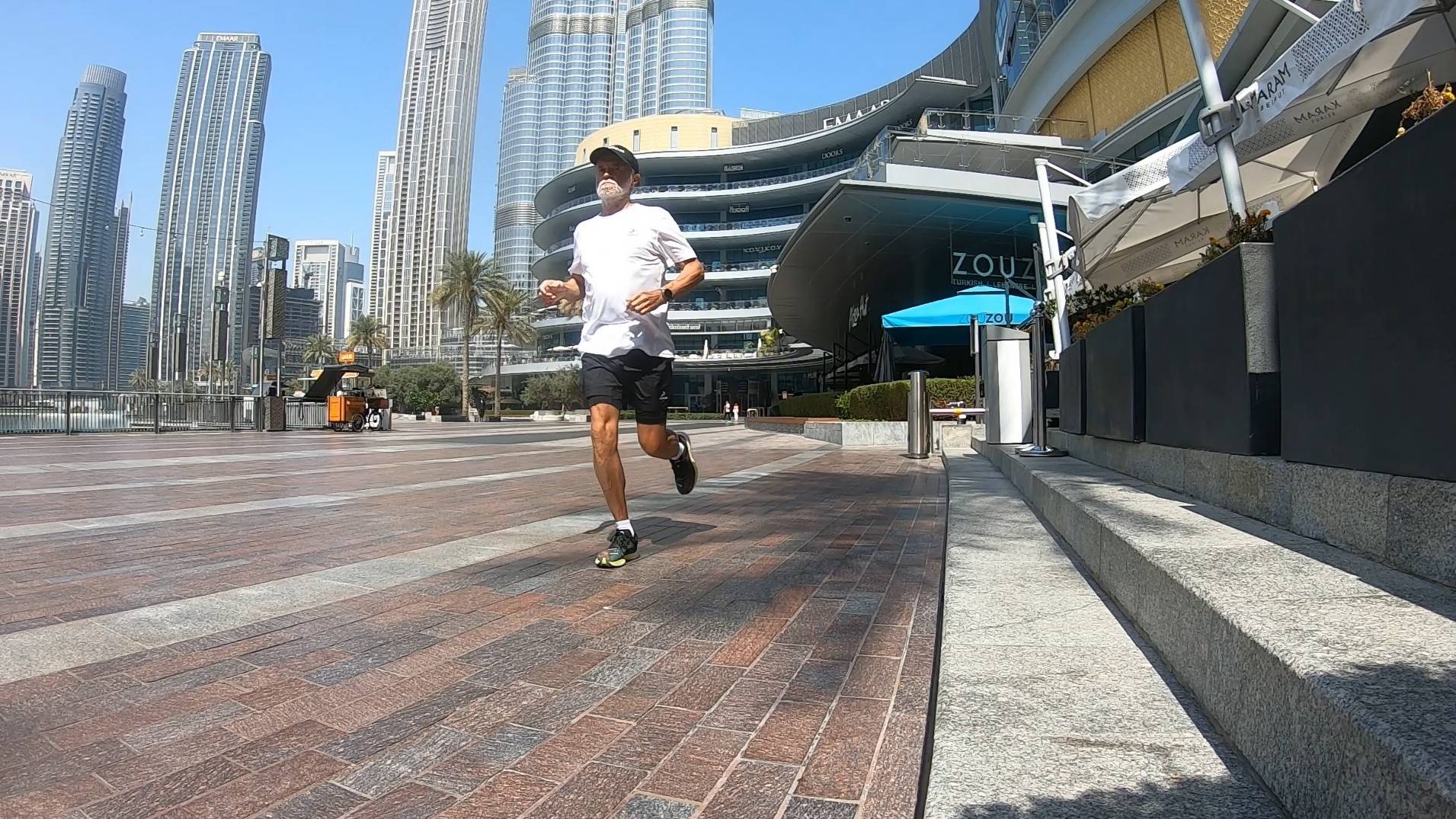 БЕГ ЗА ВПЕЧАТЛЕНИЯМИ НЕБОСКРЕБ Burj Khalifa  ДУБАЙ ОБЪЕДИНЕННЫЕ АРАБСКИЕ ЭМИРАТЫ