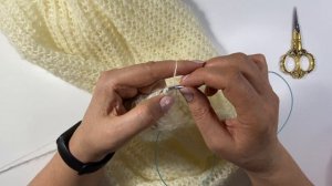 Ажурный палантин спицами.Всего два ряда