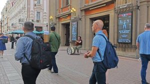 Старый Арбат летом: Прогулка по самой творческой улице Москвы! ☀️🎨