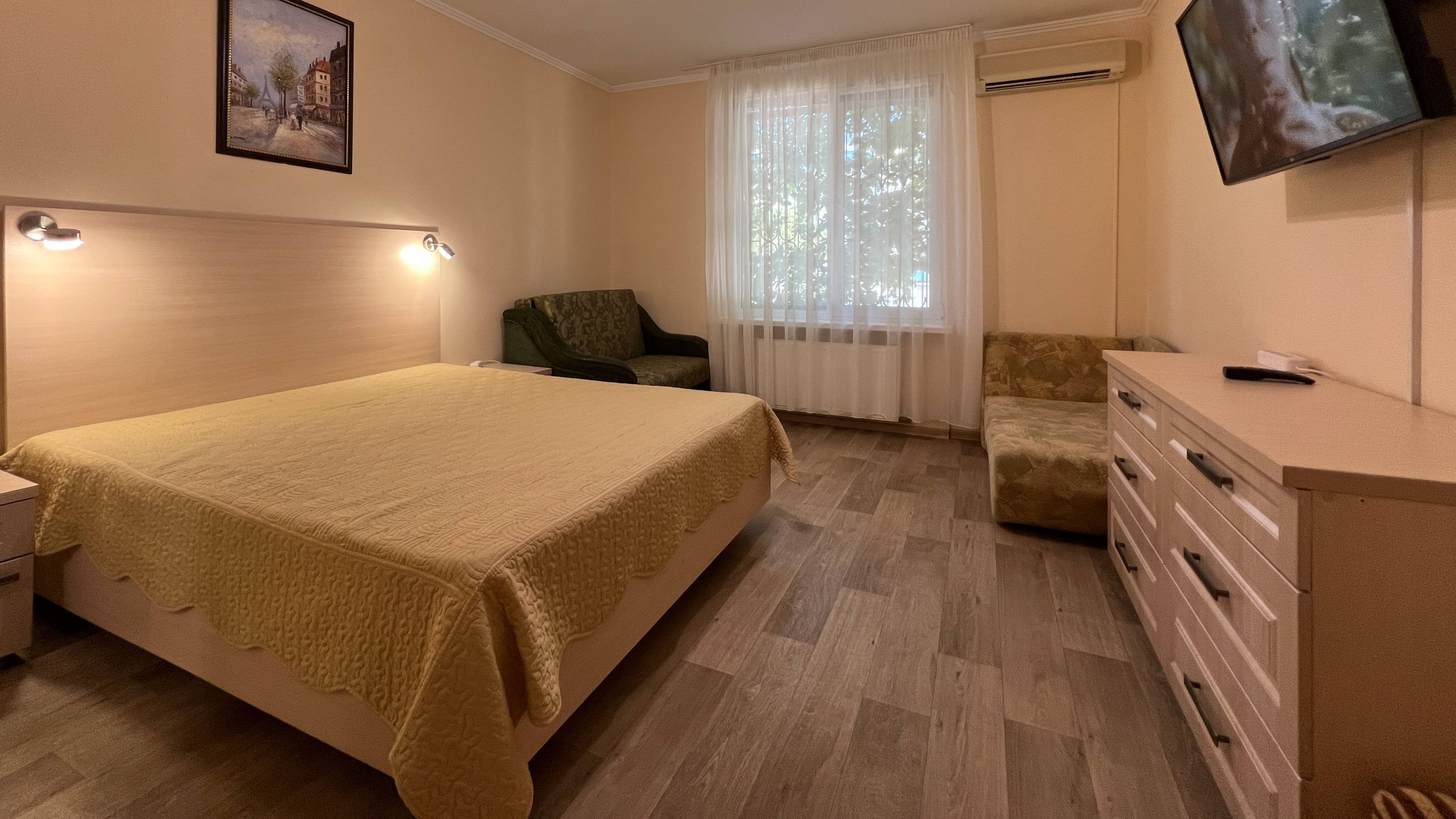 Аренда квартиры в Феодосии Адмиральский бульвар 7. Консоль. смотреть онлайн