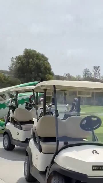 В Калифорнии самолет совершил аварийную посадку в загородном клубе смотреть онлайн