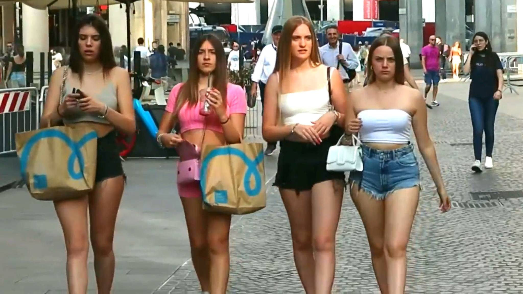 🇮🇹 Милан Италия летняя прогулка по городу 🇮🇹 смотреть онлайн